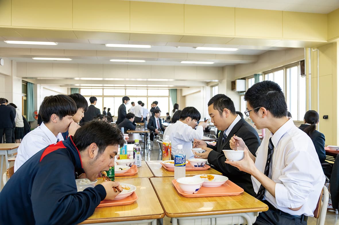 しらぬか町と寮生活説明会・相談会(写真は高校での給食風景♪)